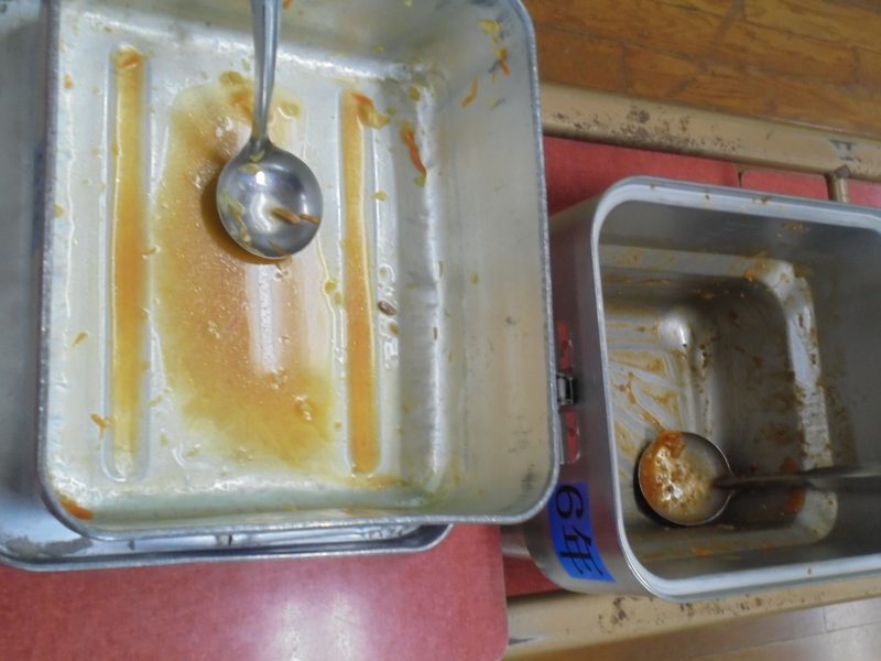 今日は給食中に各教室への画像