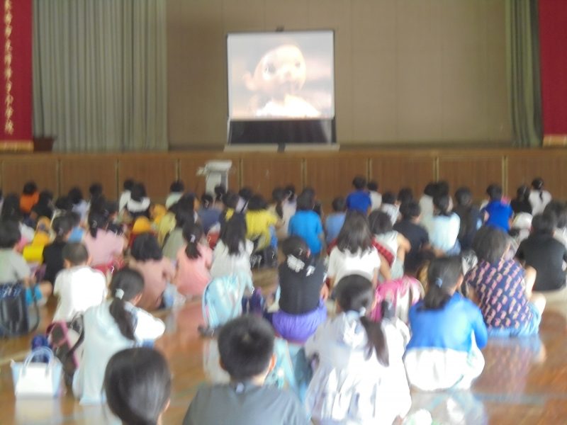 全児童で平和学習　集団下校　の画像