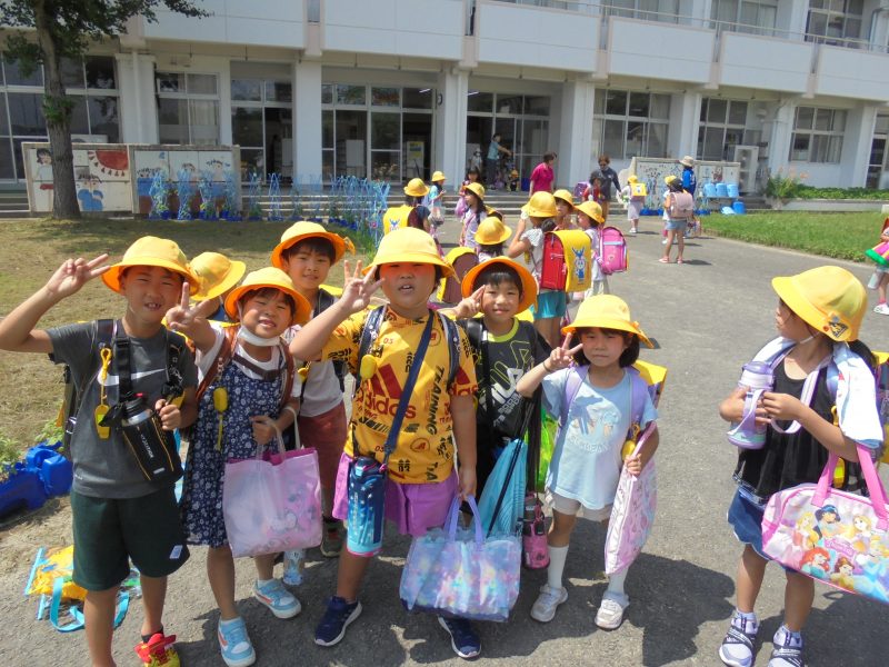 1年生　集団下校の様子です。の画像