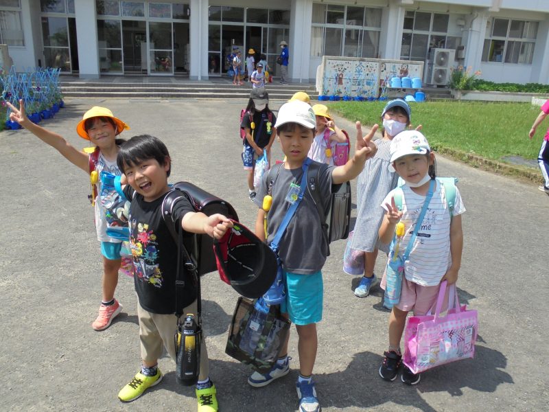 2年生 集団下校の様子です。の画像