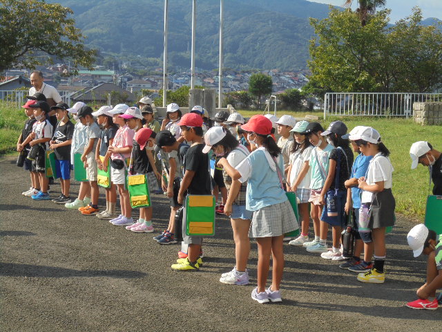 ３年生　社会科見学に。の画像