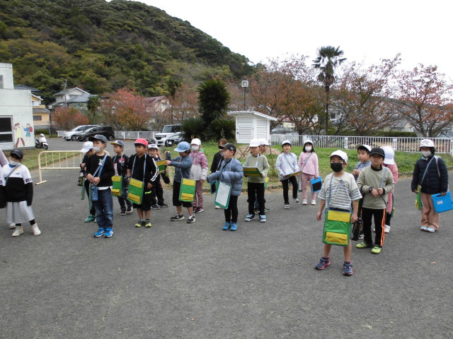2年生 町探検に行きました。の画像