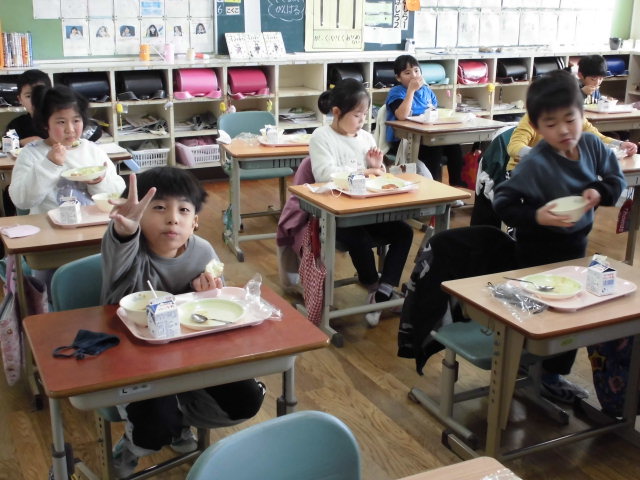 ２年生　食缶空っぽでした。の画像