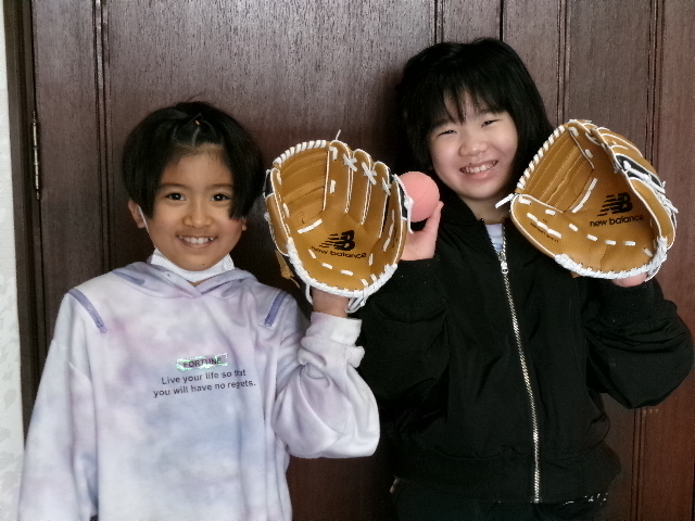 ３年生　大谷選手のグローブとの画像