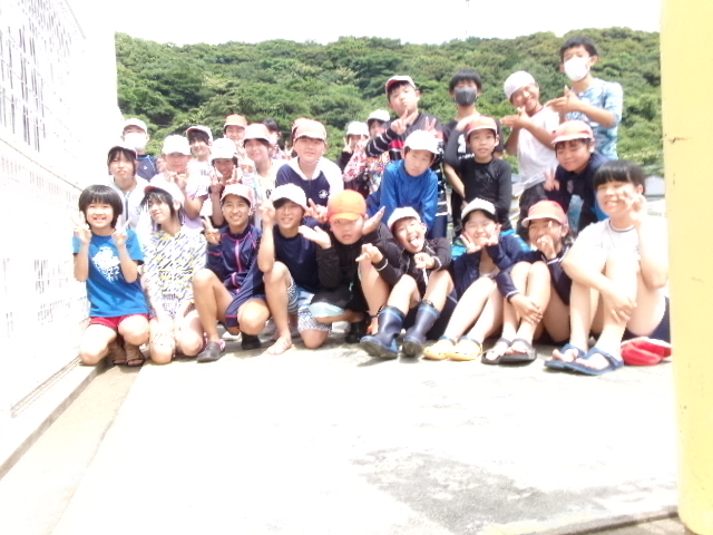 ６年生　プール清掃の画像