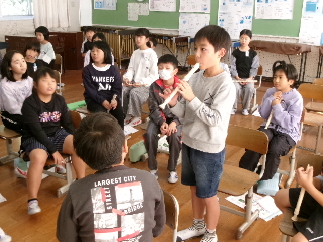 ４年生　音楽科の時間にの画像