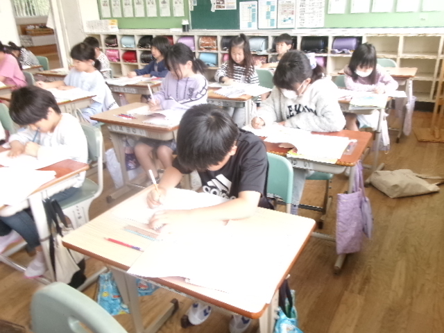 ３年生　社会科の時間にの画像