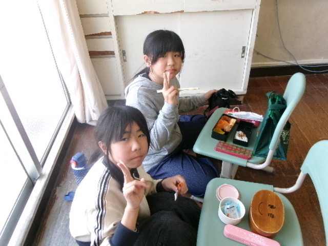 ６年生　お弁当の時間にの画像