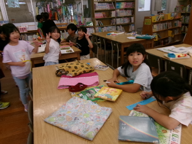 ２年生　図書の時間の画像