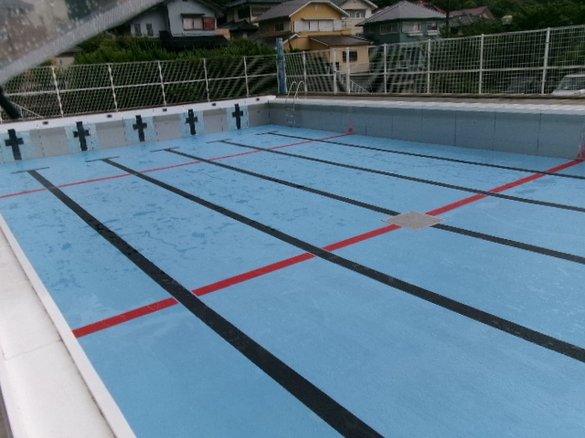 プール塗装　完了しました。の画像