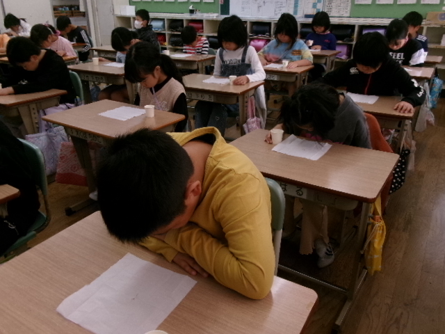 ３年生　フッ化物洗口の画像