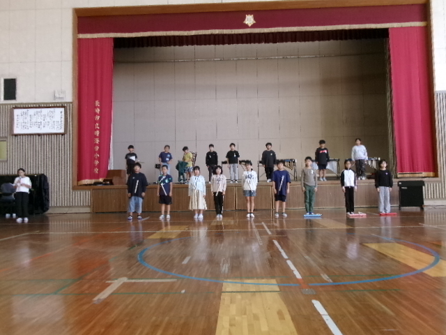 小音会に出場する４年生への画像