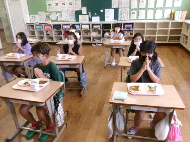 ３年生　給食スタートの画像