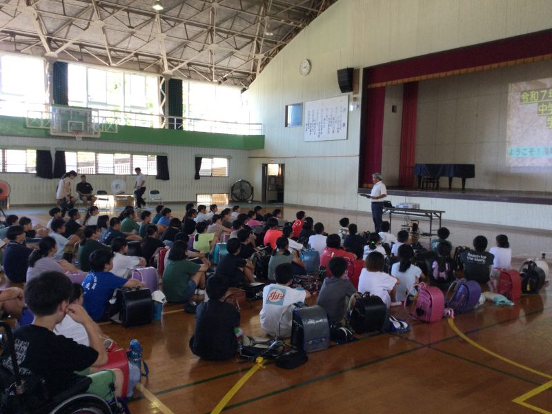 中学校への授業見学の画像