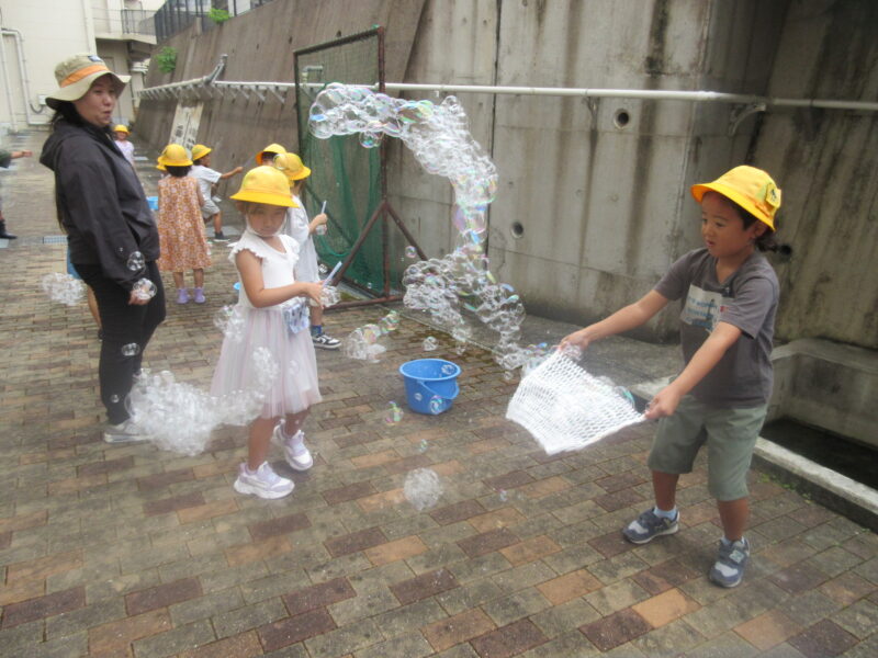 （１年生）シャボン玉、飛んでけ～(^^♪の画像