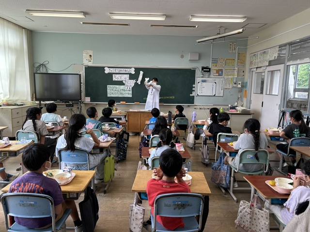 (教頭の部屋)栄養教諭の実習の画像