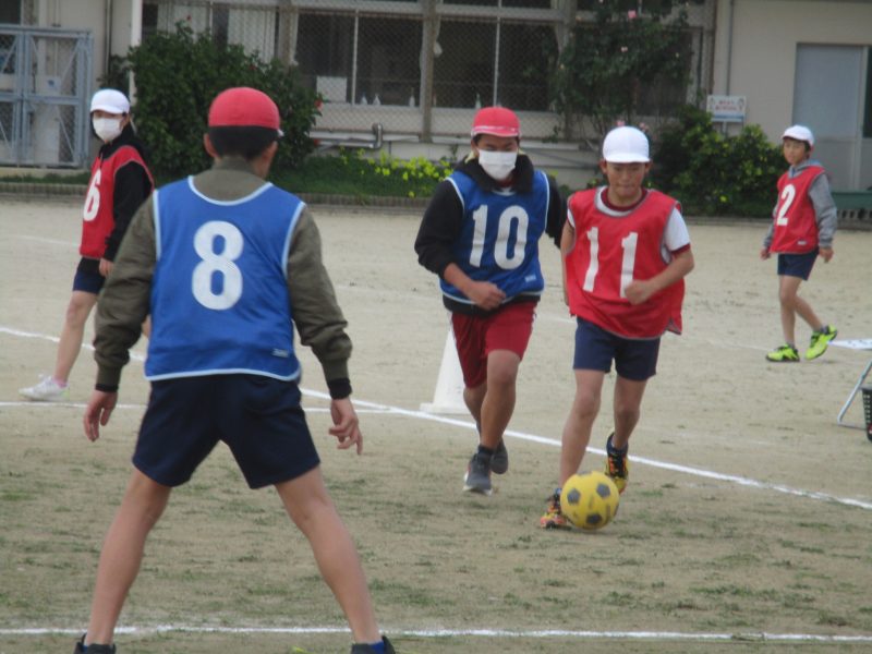 サッカーの学習のようす（6年生）の画像