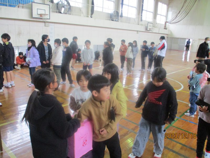 読書月間の抽選会の画像