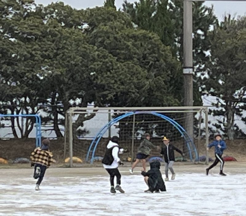 雪遊びのようすの画像