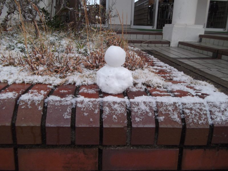 雪の日の登校風景の画像