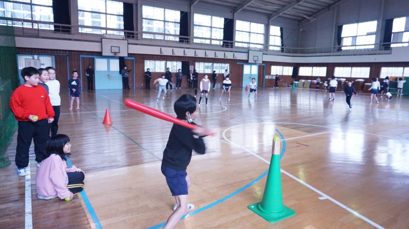 （校長日記）小島小にも球春到来！　～４年生　ベースボール型ゲーム～の画像