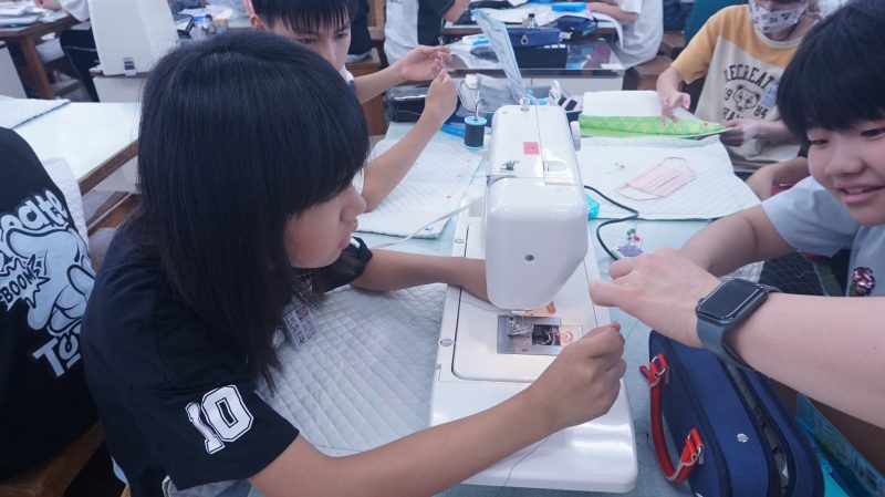 （６年生）家庭科「ナップサック作ってます！」の画像