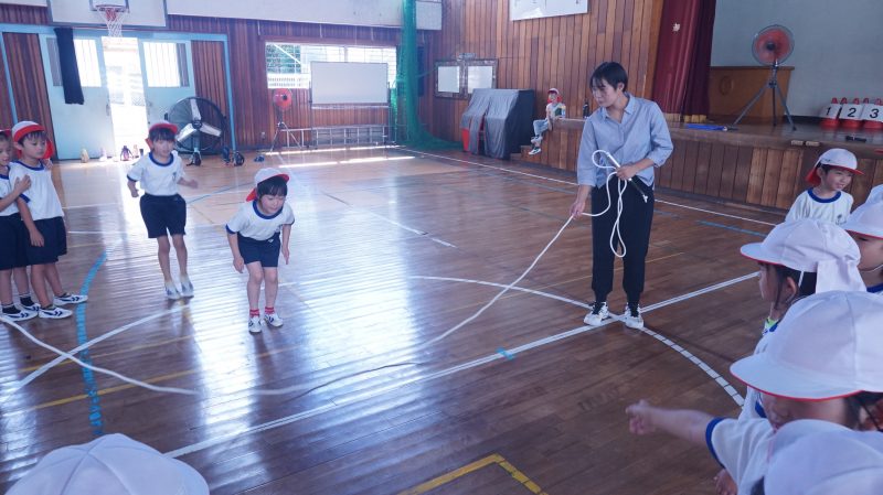 (1年生)長なわ8の字跳びに挑戦!の画像