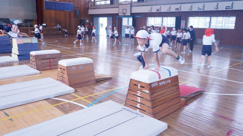 （３年生）体育　～跳び箱運動に夢中です♪～の画像