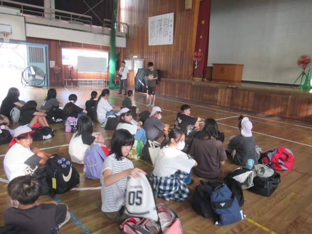 修学旅行団、元気に阿蘇へ出発しました! ①の画像