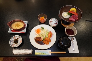 ホテルでの夕食風景　⑦の画像