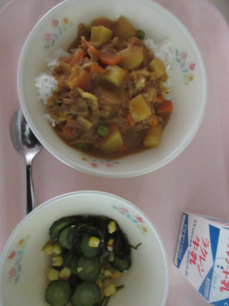 今日の給食は人気メニューのの画像