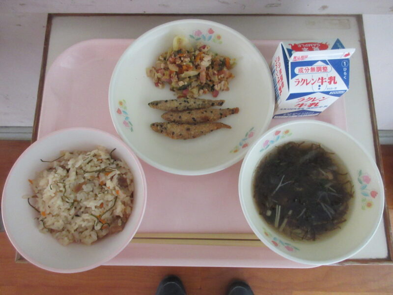 今日の給食は、沖縄慰霊の日にちなんでの画像