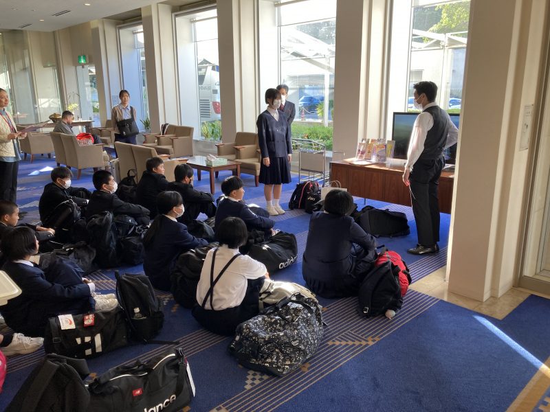 R6修学旅行11・ホテルを出発しました！の画像