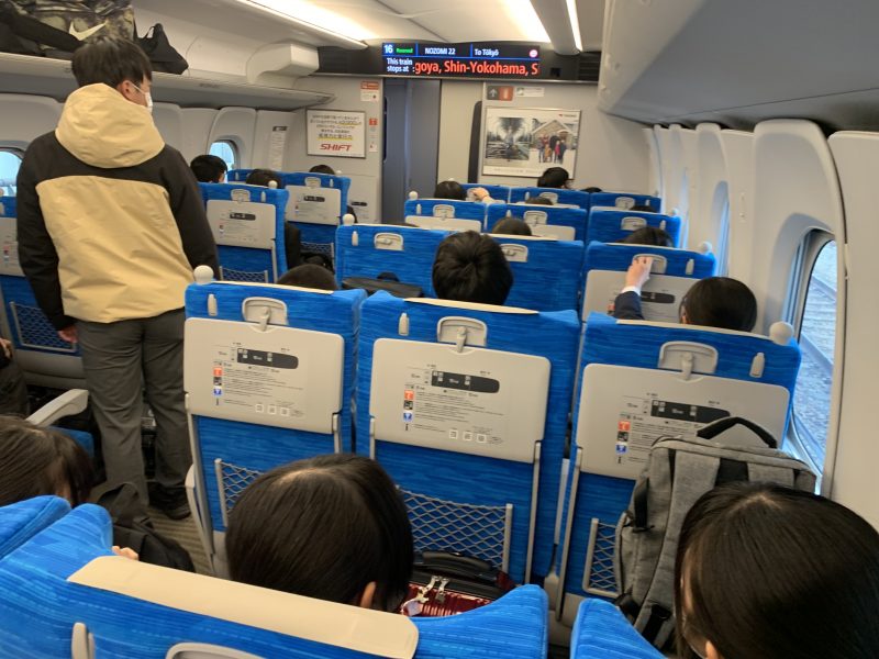 新幹線に乗車し、京都へ向かっています！の画像