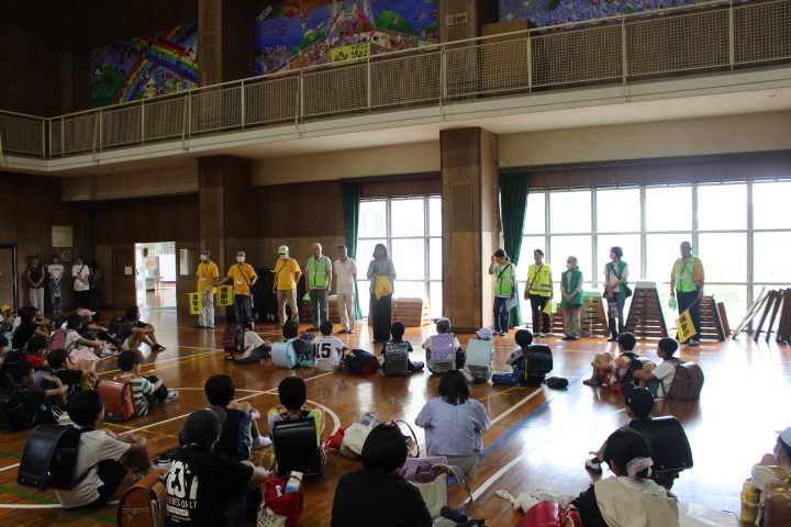 集団下校・100人パトロールの画像