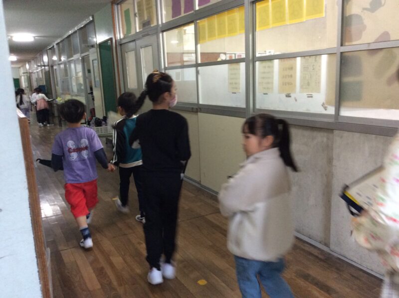4月30日　学校探検の画像