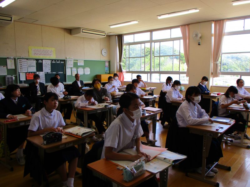 5/24  長崎市教育長様をはじめ教育委員会の先生方が学校訪問されましたの画像