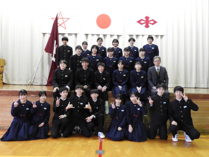 生徒会役員引継ぎ式の画像