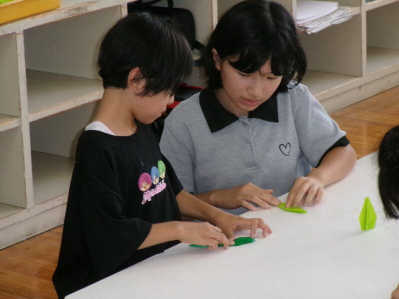 折り鶴作りの画像