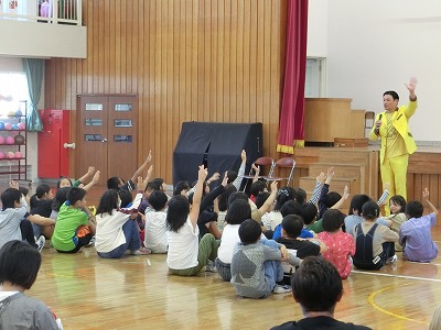 ４年親子レクリエーション　長崎亭キヨちゃんぽんさん来校の画像