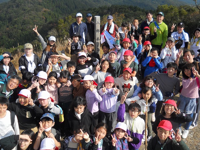 ４年生　八郎岳登山達成の画像