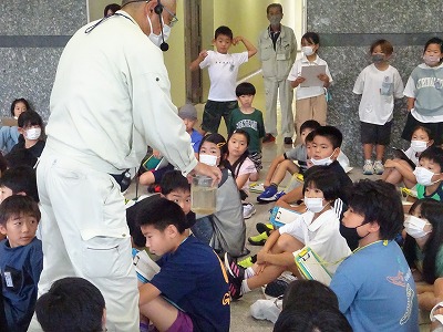 4年社会科見学の画像