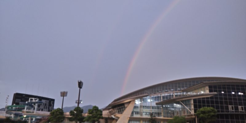 校長のつぶやき ～雨上がりの空に大きな虹がかかっていました～の画像