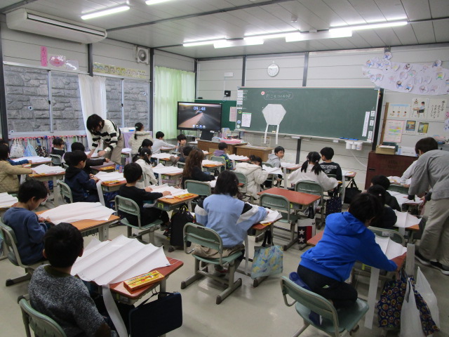 凧揚げ（１年生）の画像