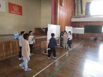 自主的活動・お楽しみ集会　４年生プレゼンツ→１年生の画像