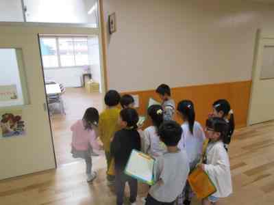 １・２年生学校探検（5/9）の画像
