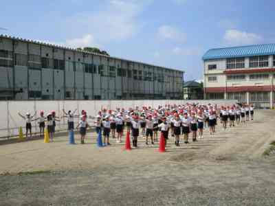 運動会練習＝極狭運動場の画像
