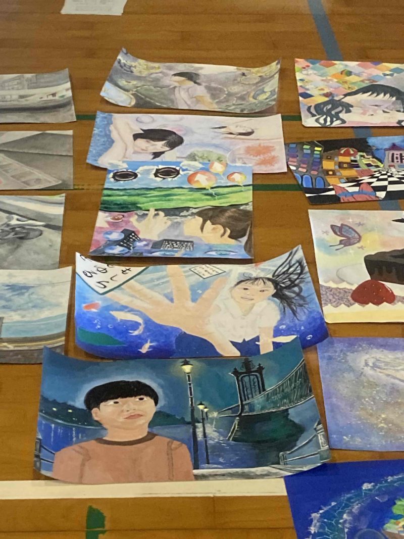 子ども県展の１次審査の画像