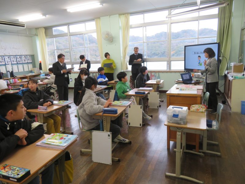 1/16（木）家庭科の複式研究授業（ 5・6年）の画像