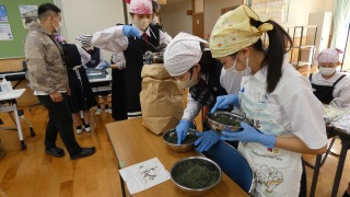 新茶袋詰めの画像